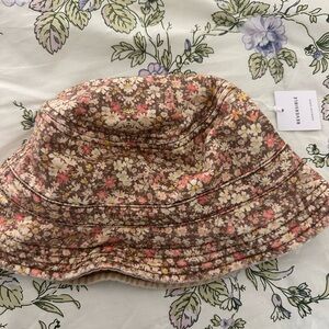 New bucket hat reversible